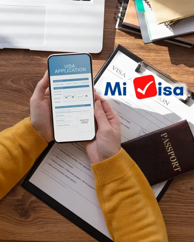 formulario-de-solicitud-de-visa-en-el-telefono-inteligente tramite de visa con logo